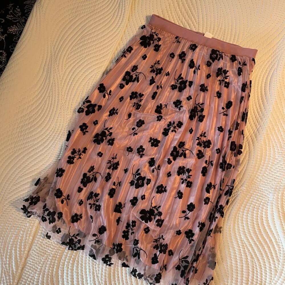 Pink Tulle Skirt 🎀♣️ size L but can fit M too!